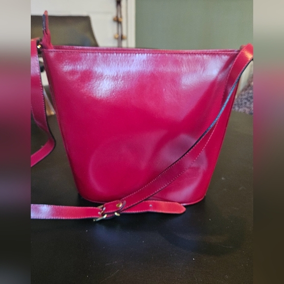 VINTAGE CRISTIAN Italian Cherry Red Genuine Leather shoulder bag. - Picture 2 of 14